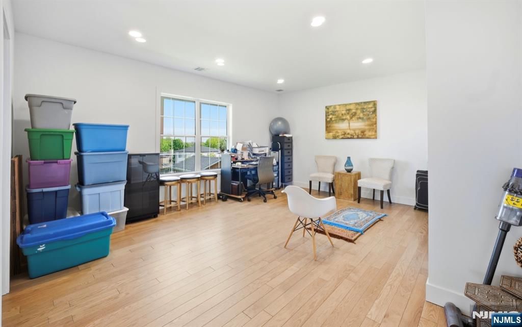 25 Mayfair Place, Clifton, NJ 07013 Listing Photo  12