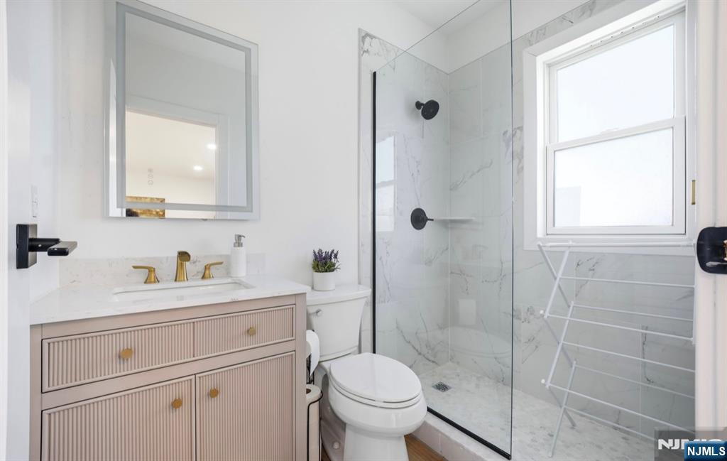 25 Mayfair Place, Clifton, NJ 07013 Listing Photo  13
