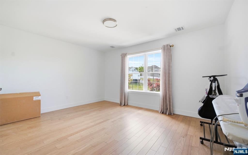 25 Mayfair Place, Clifton, NJ 07013 Listing Photo  18