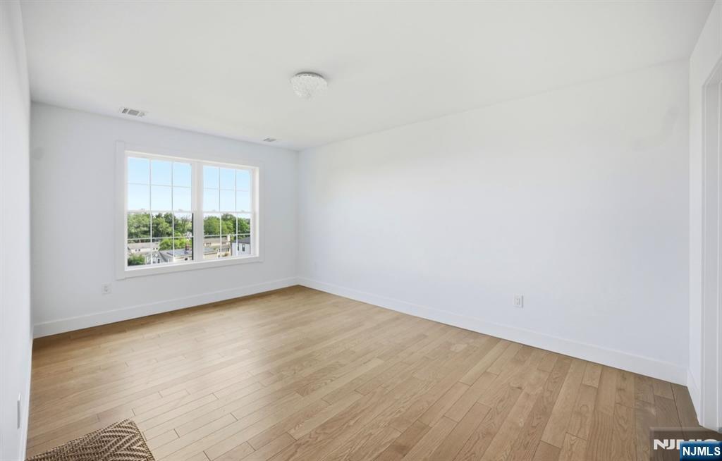 25 Mayfair Place, Clifton, NJ 07013 Listing Photo  22