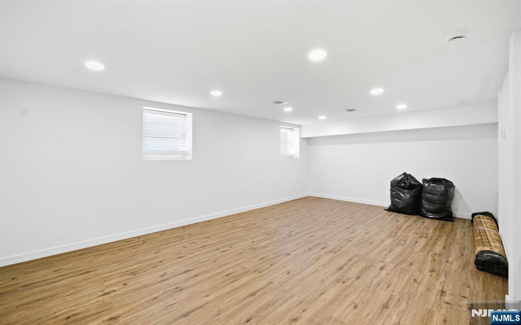 25 Mayfair Place, Clifton, NJ 07013 Listing Photo  24