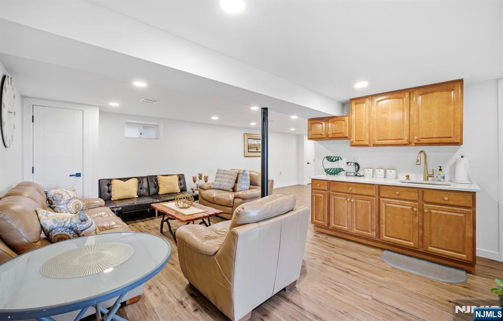 25 Mayfair Place, Clifton, NJ 07013 Listing Photo  26