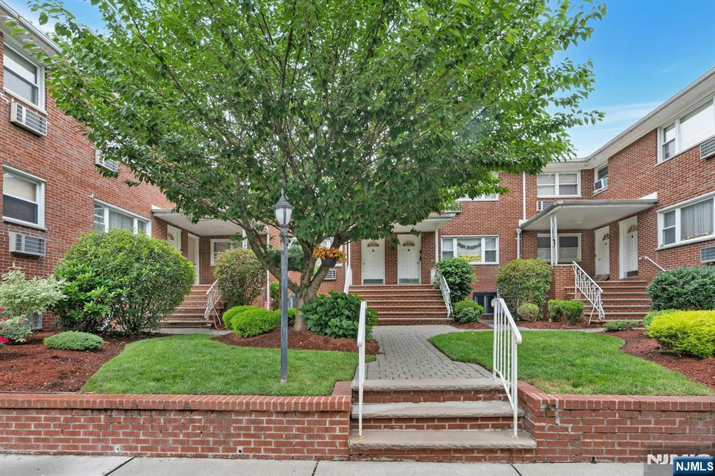 201 Oakdene Pl #D1, Cliffside Park, NJ 07010