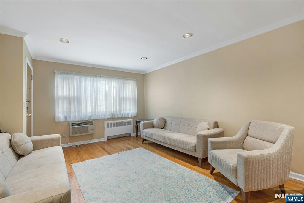 201 Oakdene Pl #D1, Cliffside Park, NJ 07010