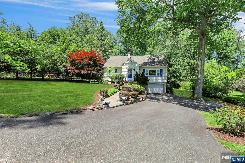 Homes for sale in Wyckoff, NJ | 522 Helena Ave, Wyckoff, NJ 07481 | MLS# 26017153