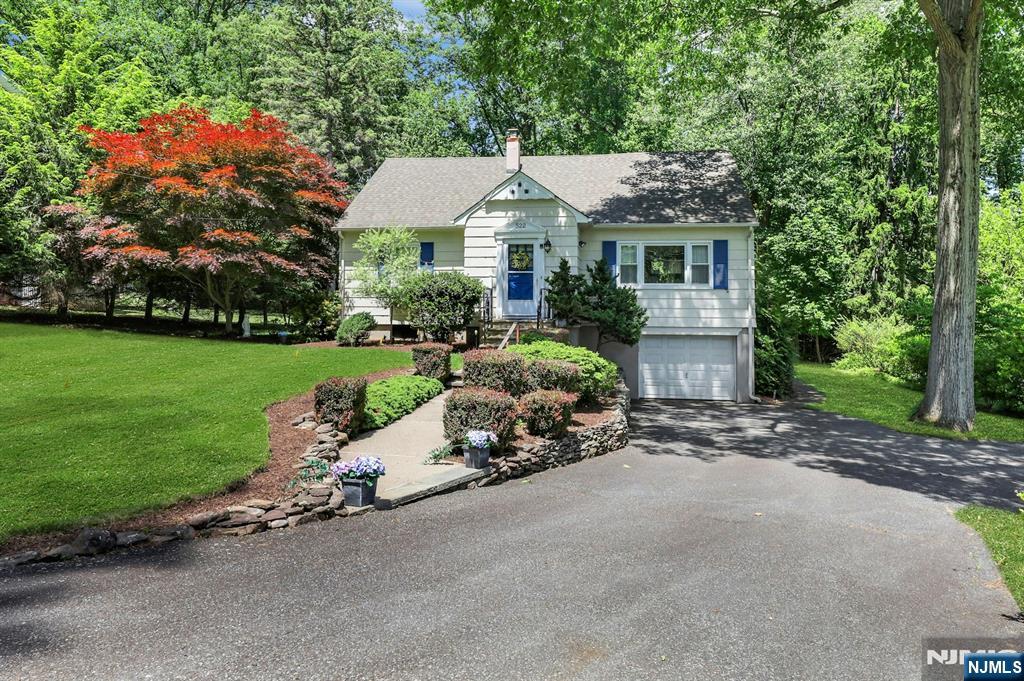 Homes for sale in Wyckoff, NJ | 522 Helena Ave, Wyckoff, NJ 07481 | MLS# 26017153