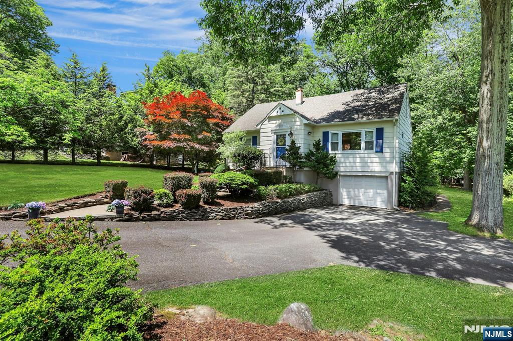 Homes for sale in Wyckoff, NJ | 522 Helena Ave, Wyckoff, NJ 07481 | MLS# 26017153