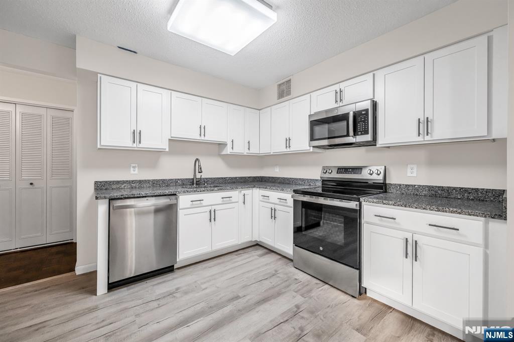 326 Prospect Avenue 6J - Photo 3