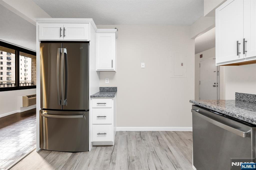 326 Prospect Avenue 6J - Photo 4