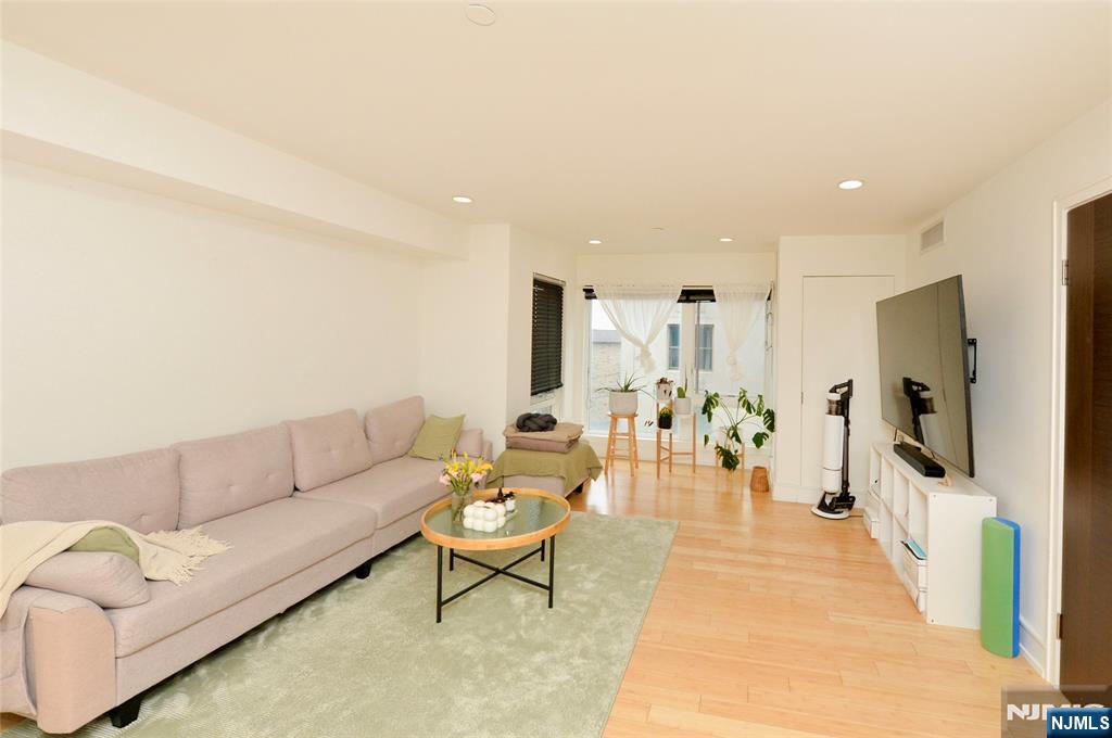 310 Cliff Lane 3F - Photo 2