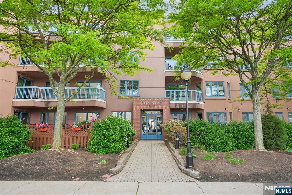 303 Stockton Court - Photo 1