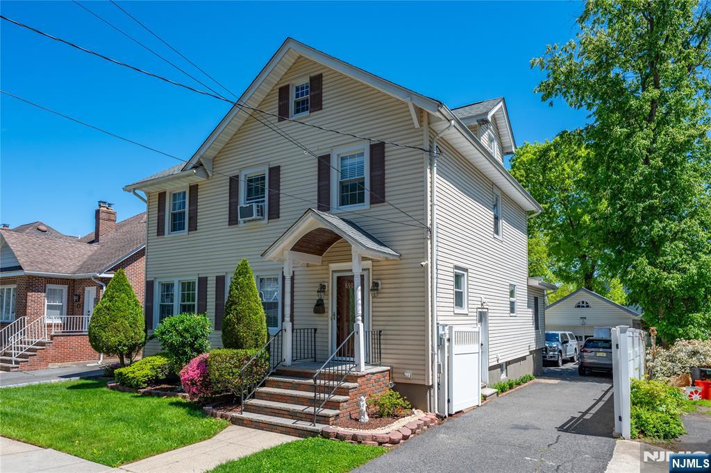 690 Garden Street - Photo 2
