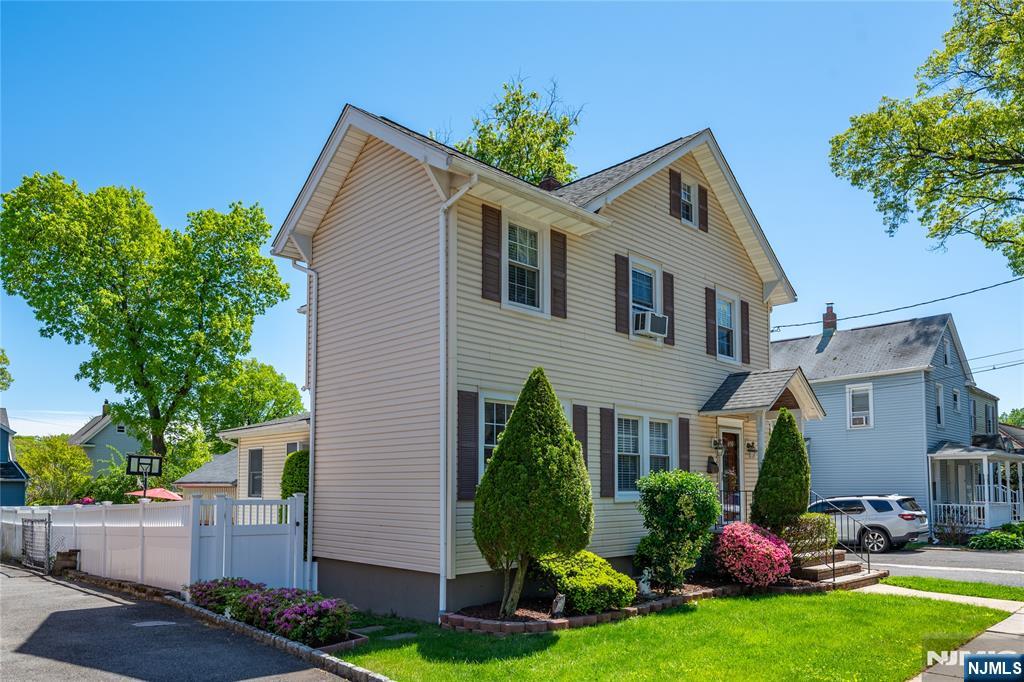 690 Garden Street - Photo 3