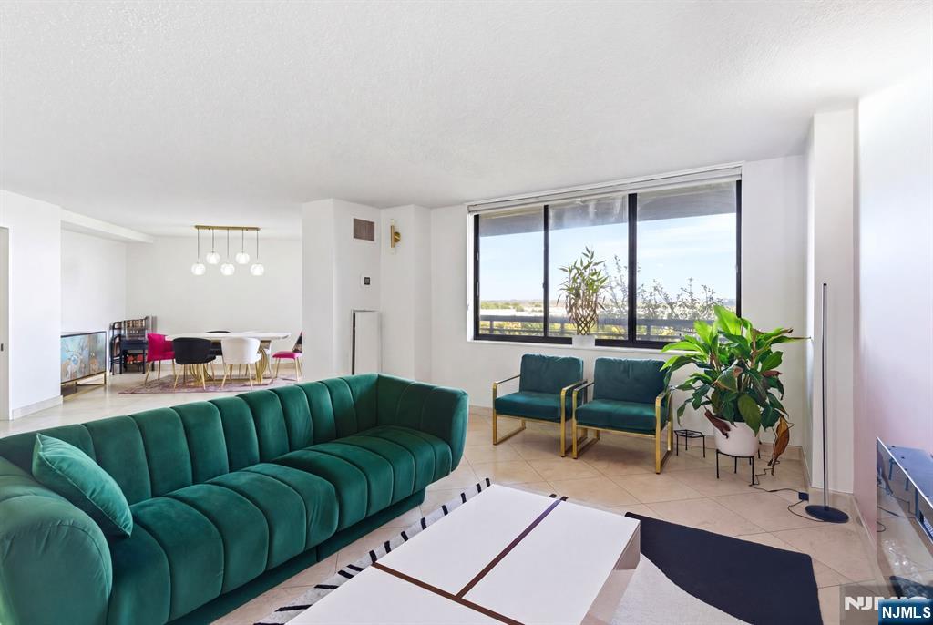 831 Harmon Cove Tower - Photo 2