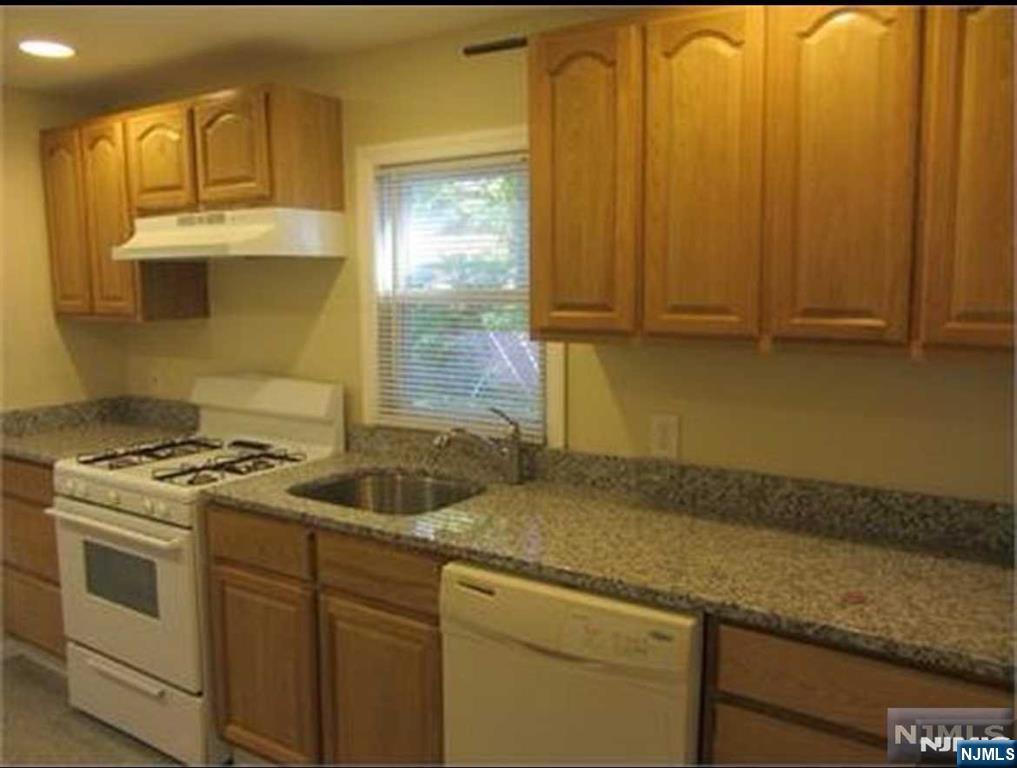 421 Riverside Drive - Photo 3