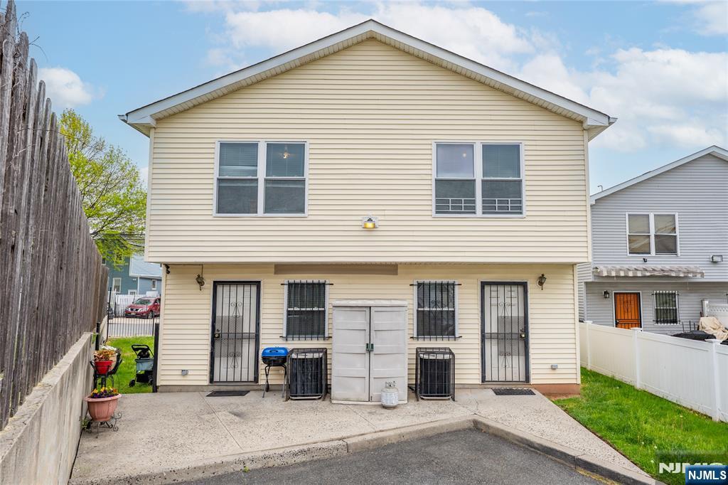 447-451 9th Street - Photo 3