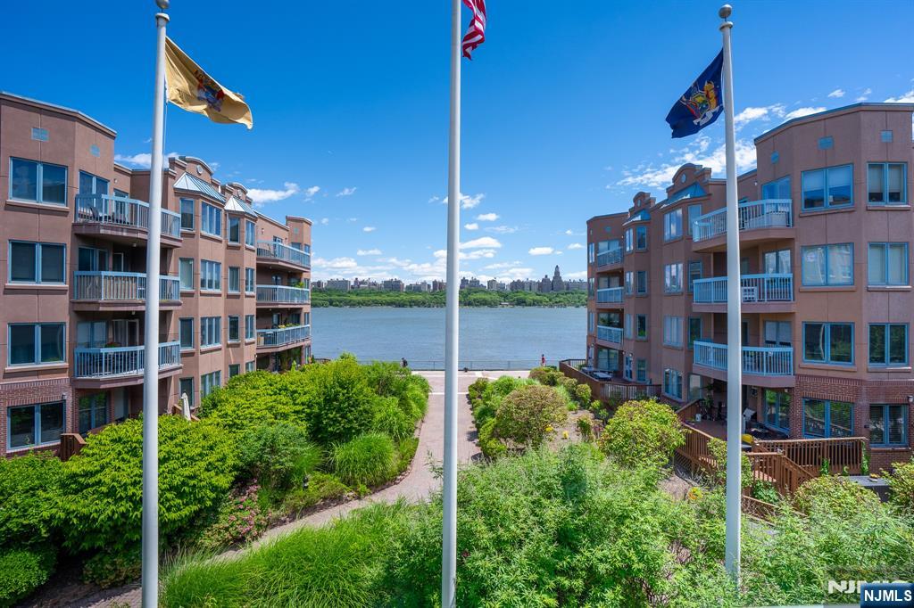 502 Livingston Ct #N502, Edgewater, NJ 07020