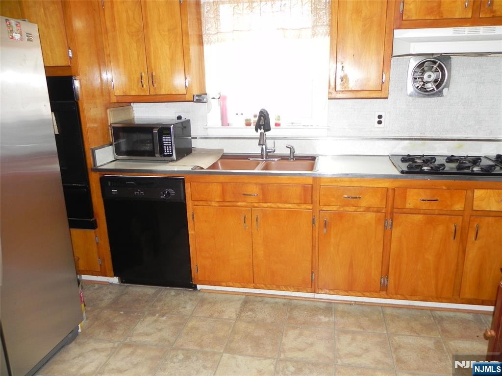 26 Marshall Ave, Little Ferry, NJ 07643