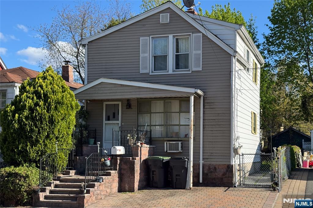 32 Phelps Ave, Bergenfield, NJ 07621