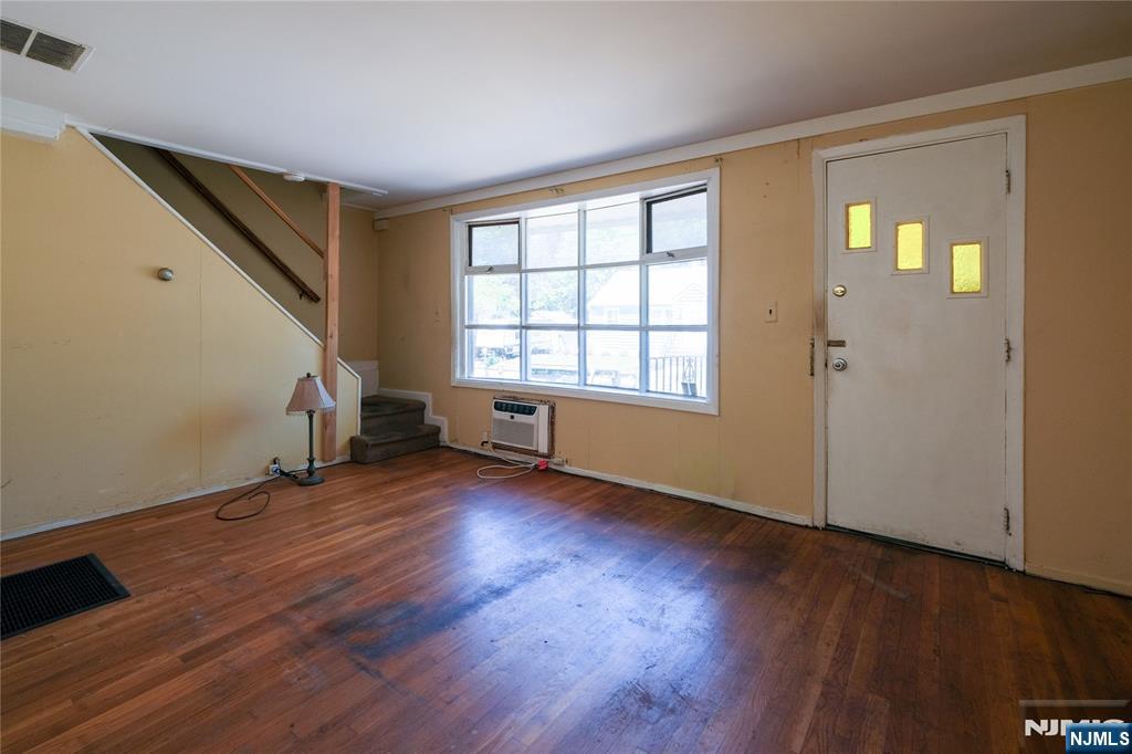 32 Phelps Ave, Bergenfield, NJ 07621