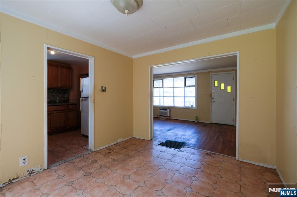 32 Phelps Ave, Bergenfield, NJ 07621
