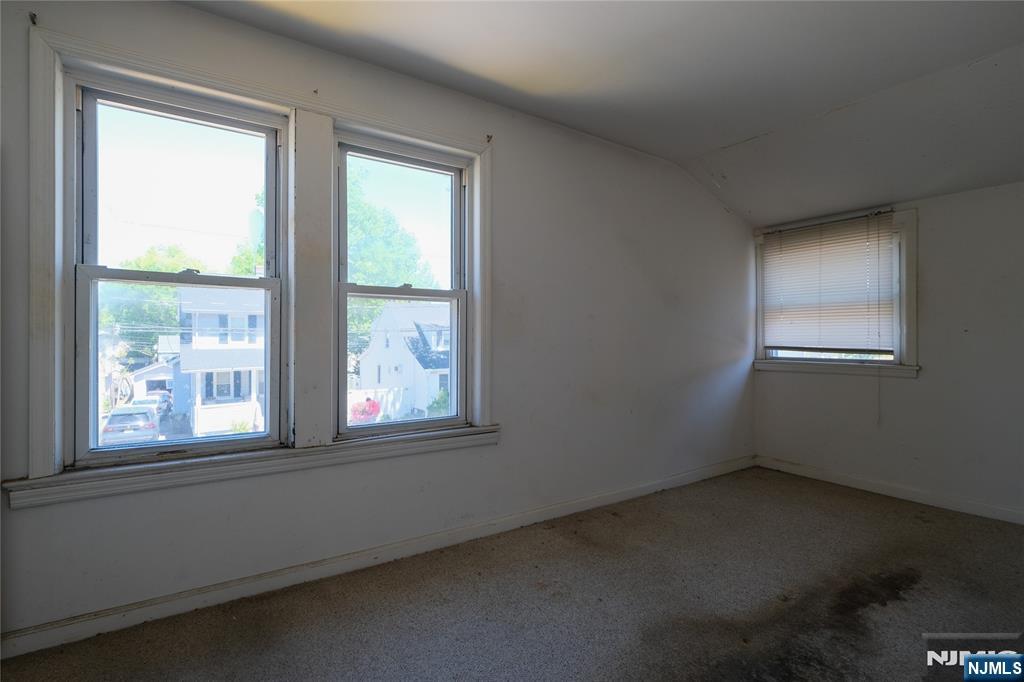 32 Phelps Avenue