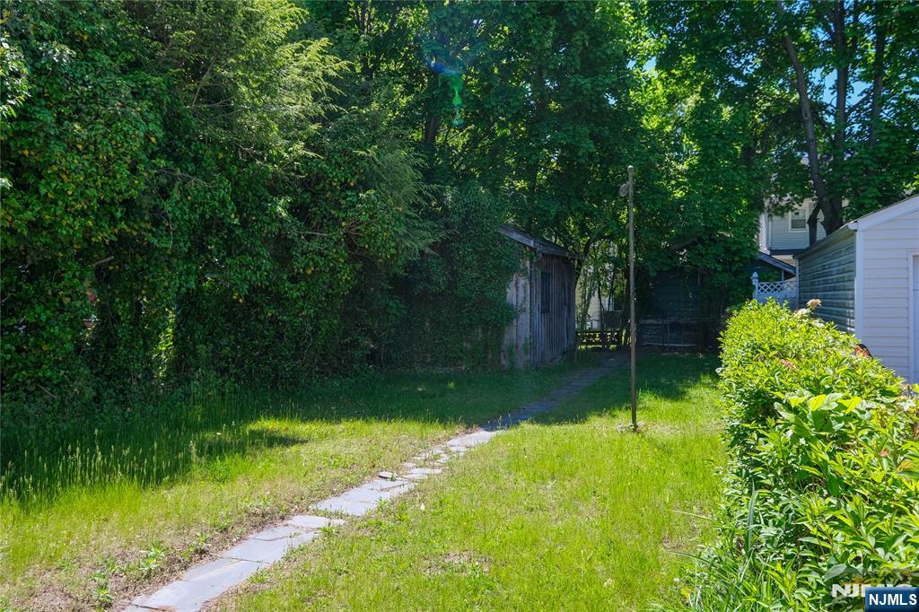 32 Phelps Ave, Bergenfield, NJ 07621