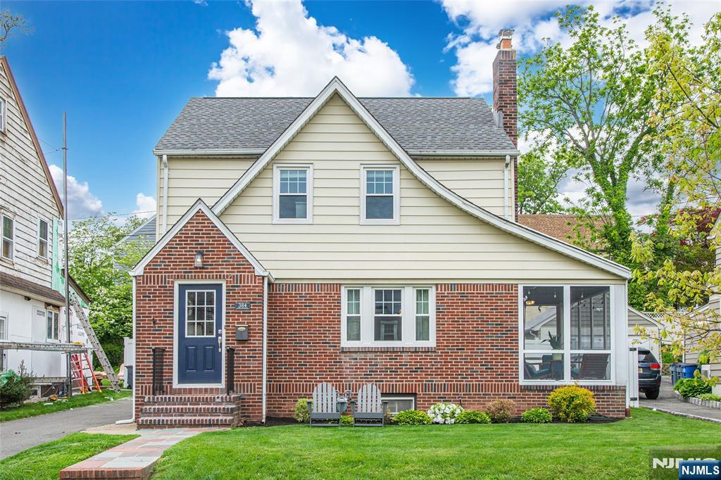 384 Essex Avenue - Photo 1