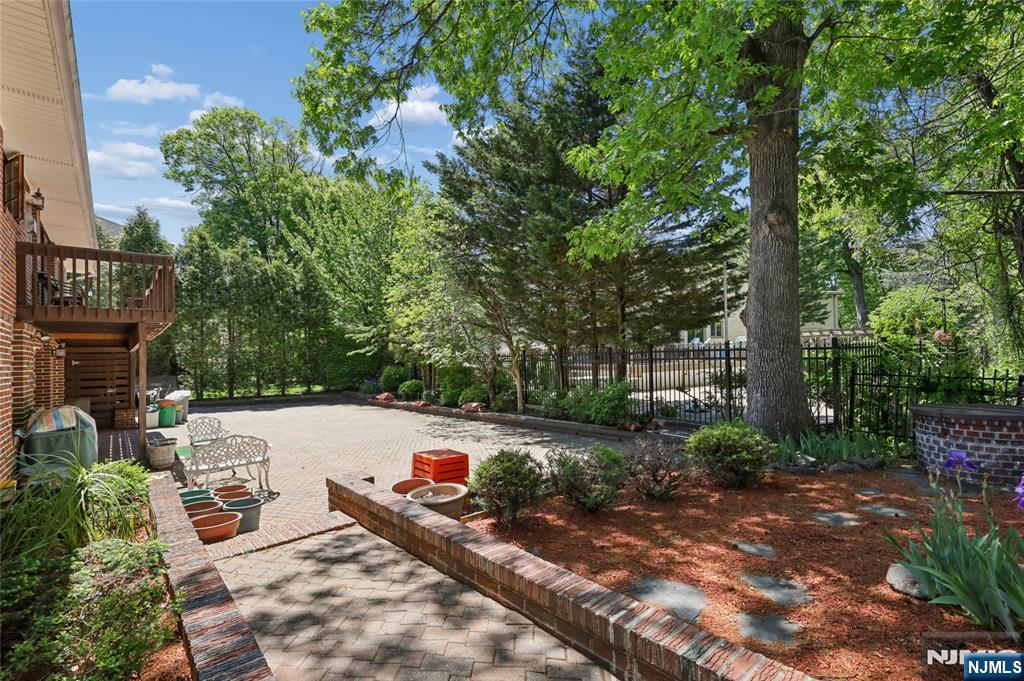 12 Beverly Road, Englewood Cliffs, NJ 07632 Listing Photo  31