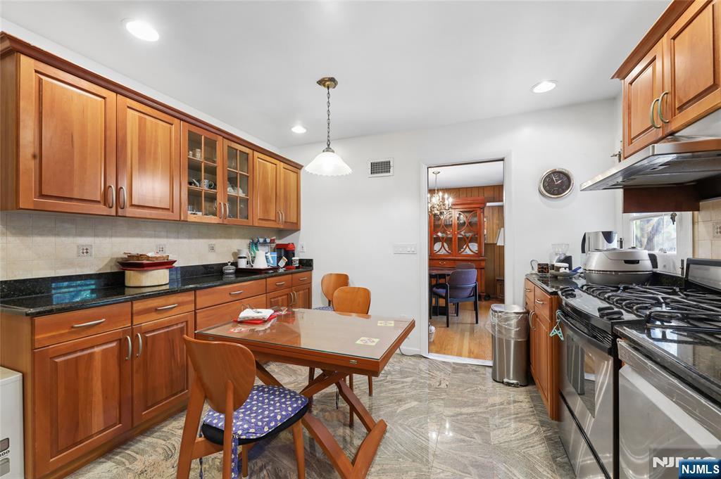 12 Beverly Road, Englewood Cliffs, NJ 07632 Listing Photo  5