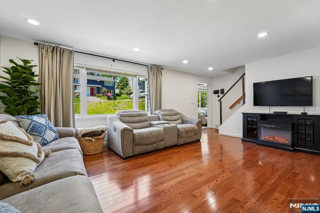 4th image of 21 Howard Pl, Waldwick, NJ 07463 | MLS# 26017303