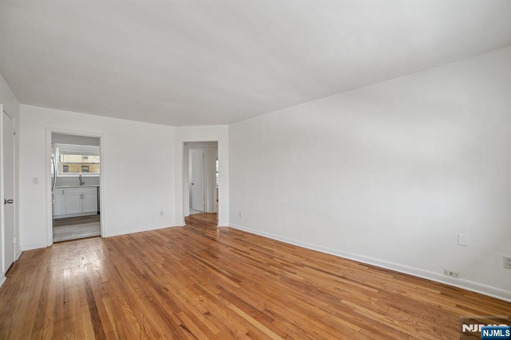 2430 8th St #5B, Fort Lee, NJ 07024