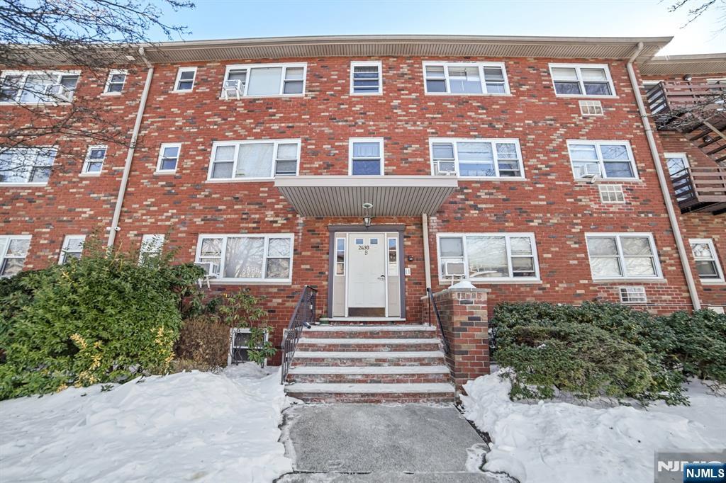 2430 8th St #5B, Fort Lee, NJ 07024