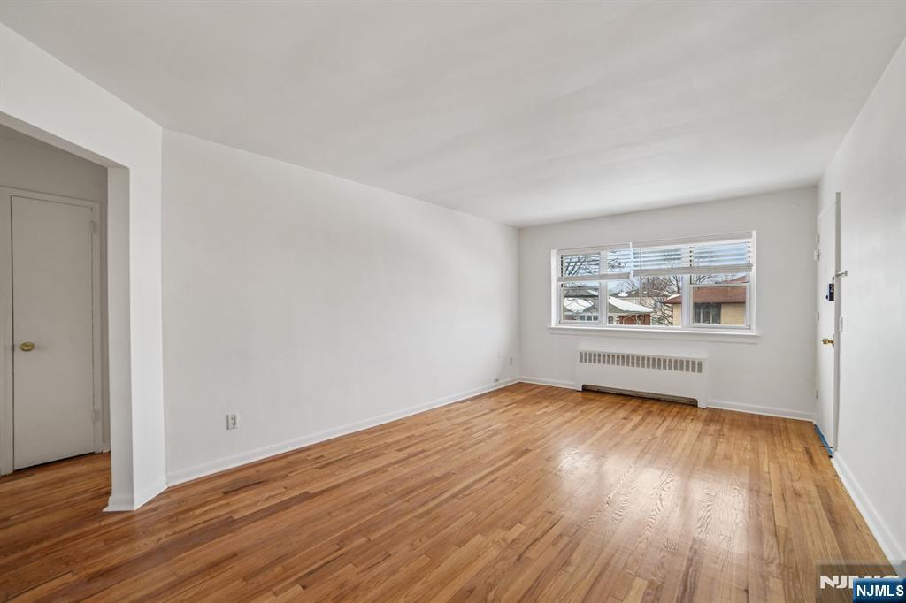 2430 8th St #5B, Fort Lee, NJ 07024