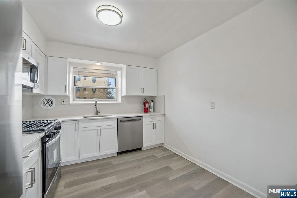 2430 8th St #5B, Fort Lee, NJ 07024