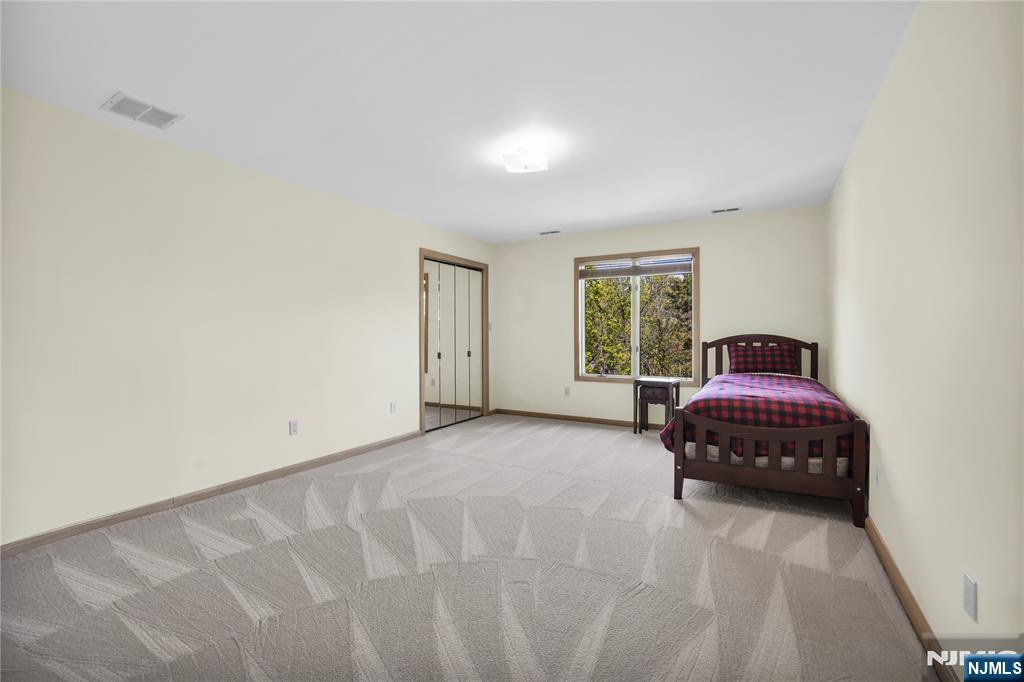 70 Forest Hills — photo 28