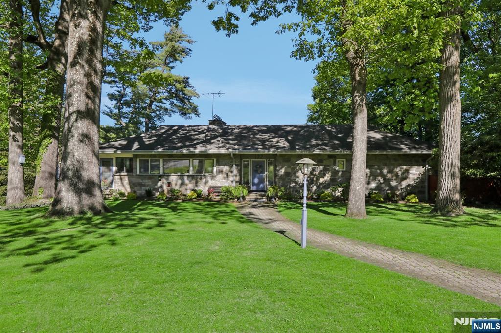 122 Sunrise Drive - Photo 1
