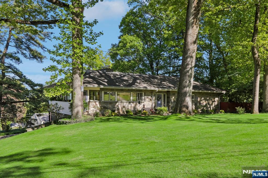 122 Sunrise Drive - Photo 3