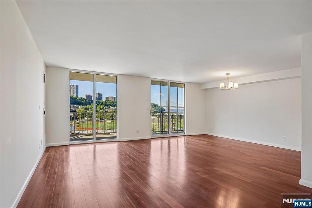 1077 River Road 1013 - Photo 2