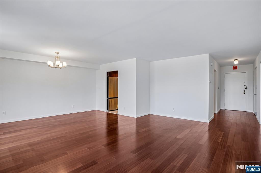 1077 River Road 1013 - Photo 5