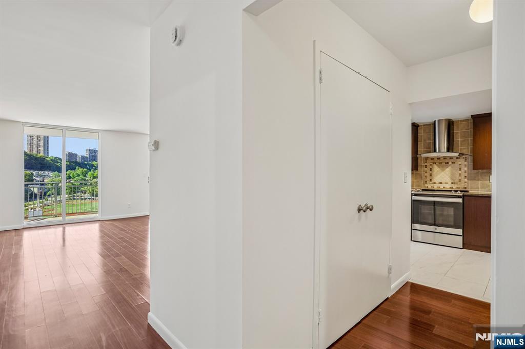1077 River Road 1013 - Photo 8