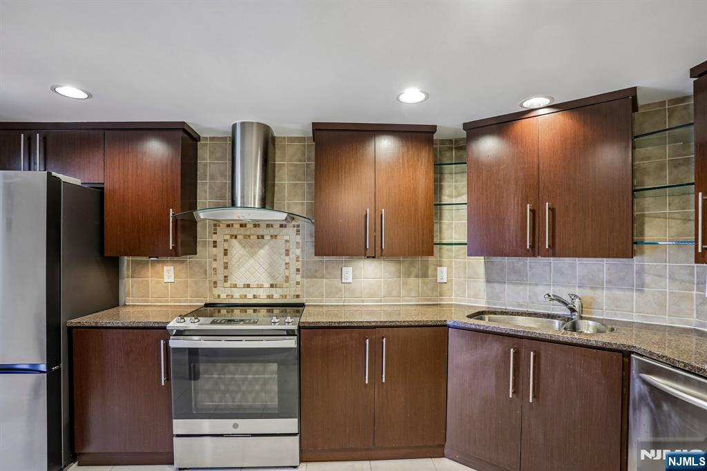 1077 River Road 1013 - Photo 9