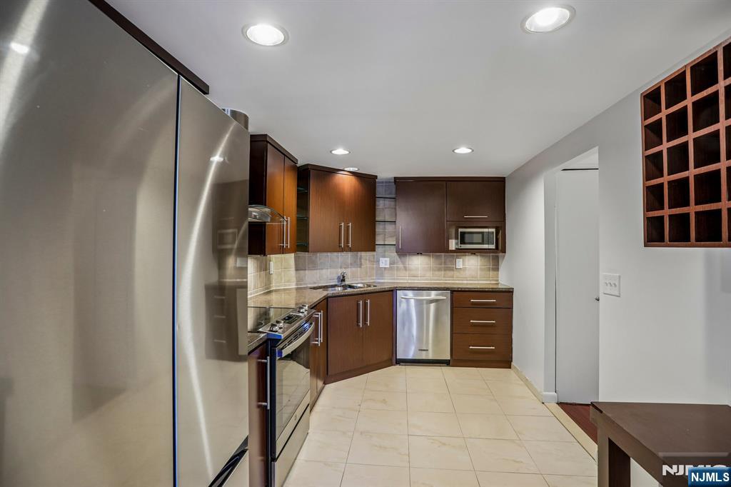 1077 River Road 1013 - Photo 10