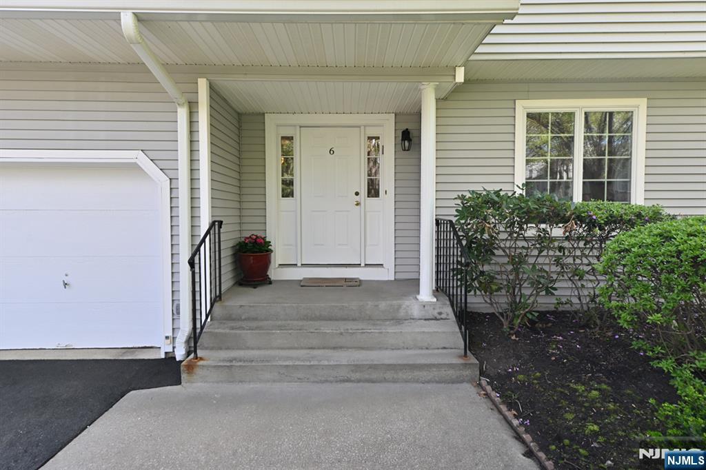 Homes for sale in Hillsdale, NJ | 6 Schill Pl, Hillsdale, NJ 07642 | MLS# 26017380