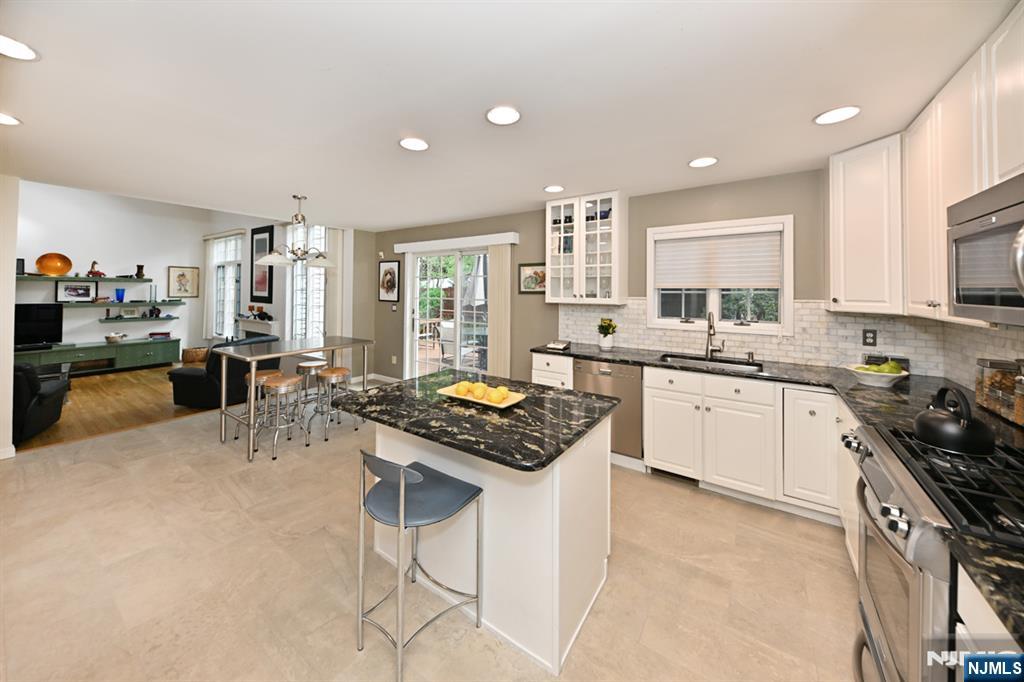 Homes for sale in Hillsdale, NJ | 6 Schill Pl, Hillsdale, NJ 07642