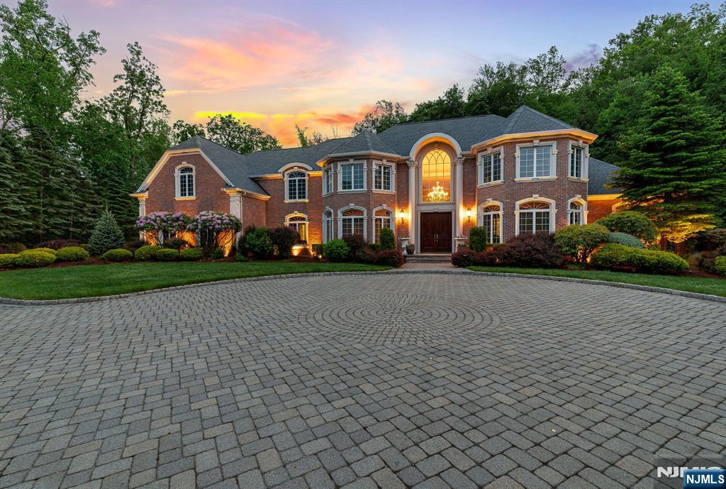 <p>Listings That Reflect Our Standards</p>