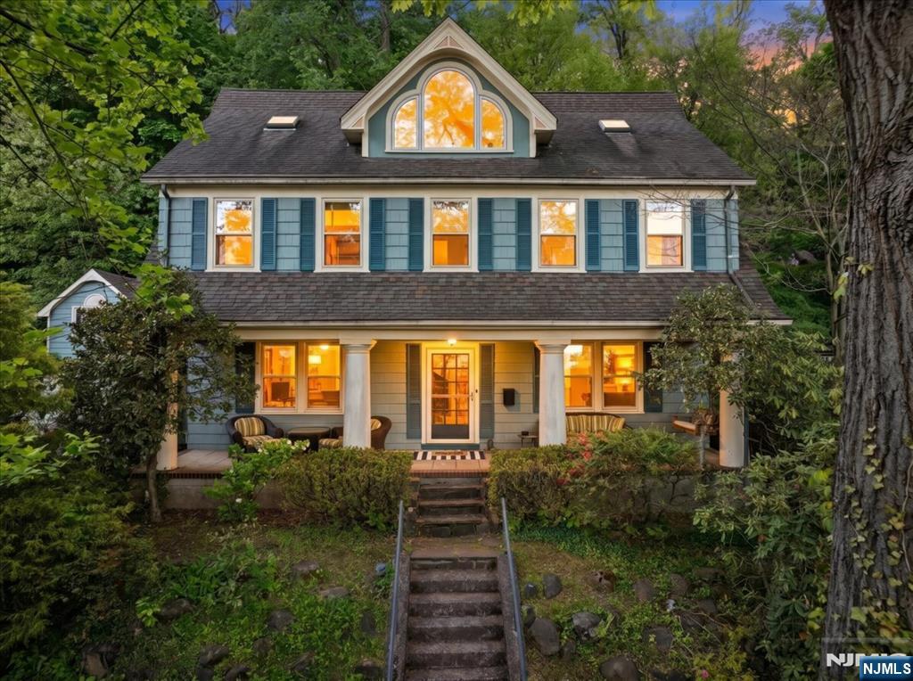 <p>Listings That Reflect Our Standards</p>