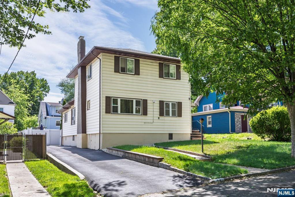 54 Bedford Ave, Teaneck, NJ 07666