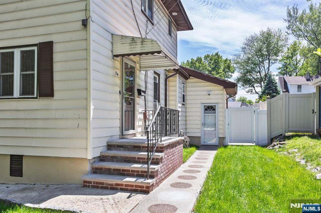 54 Bedford Ave, Teaneck, NJ 07666