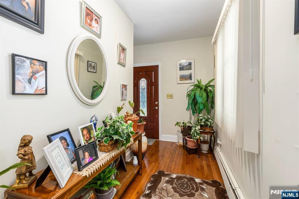 54 Bedford Ave, Teaneck, NJ 07666
